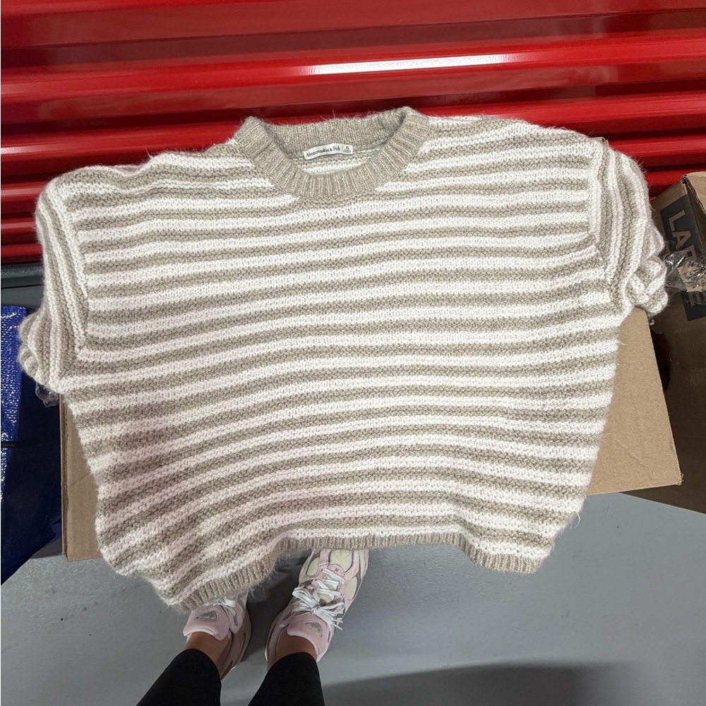 Abercrombie & Fitch Beige and Cream Knit Sweater